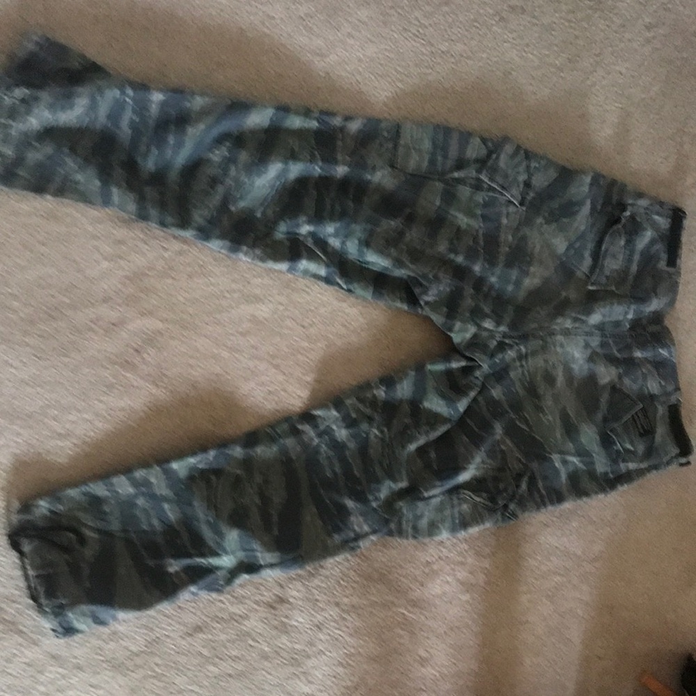 STANDARD ISSUE GARMENT  FIT SIZE 36 to 38 WAIST